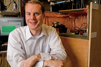 大卫·金格(David Ginger)博士是华盛顿大学的一名教授，他用他的庇护研究原子力显微镜开发了探测光伏材料的新技术
